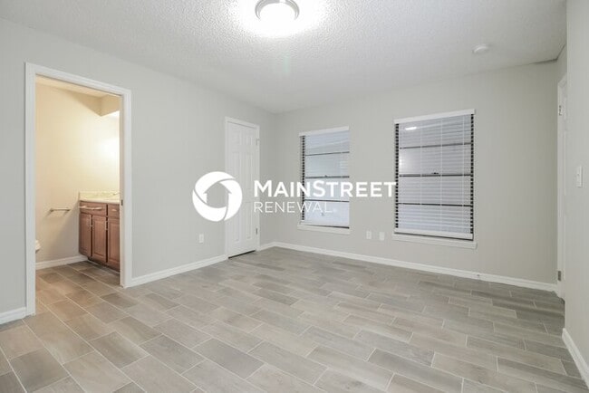 Building Photo - 3 Bedroom Pet-Friendly Home in Apopka, FL with Main Street Renewal