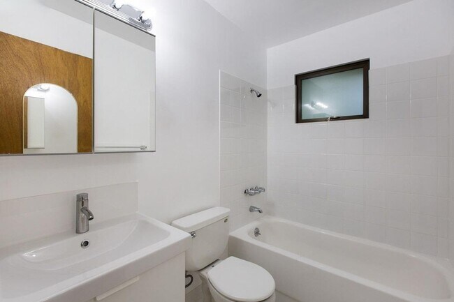 Building Photo - Secluded Rockridge 2BD | Parking Included | Near BART, Shops & Dining