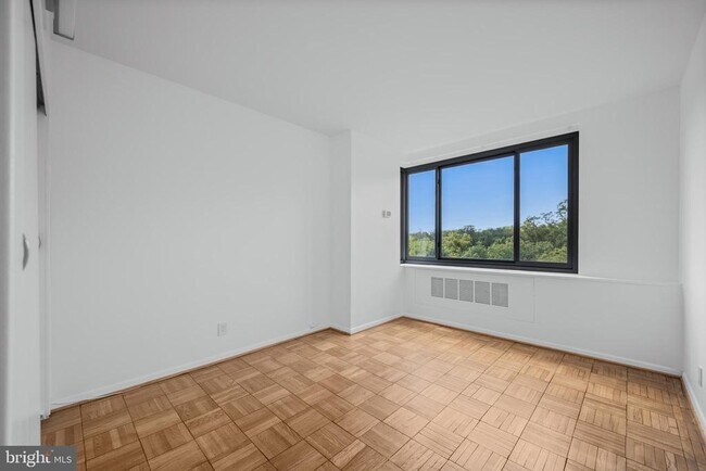 Building Photo - 4200 Cathedral Ave NW