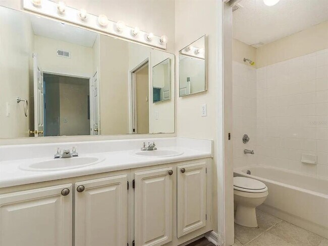 Building Photo - 10000 SW 52nd Ave