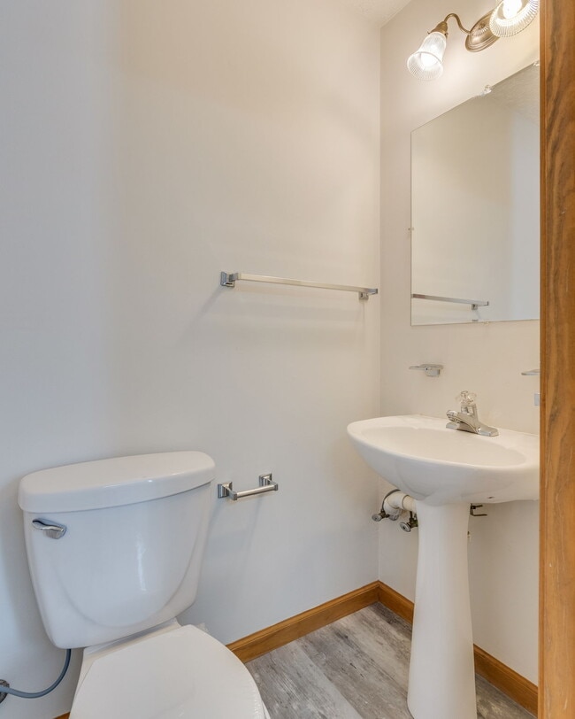 1/2 bath - 118 Lori Ann Dr