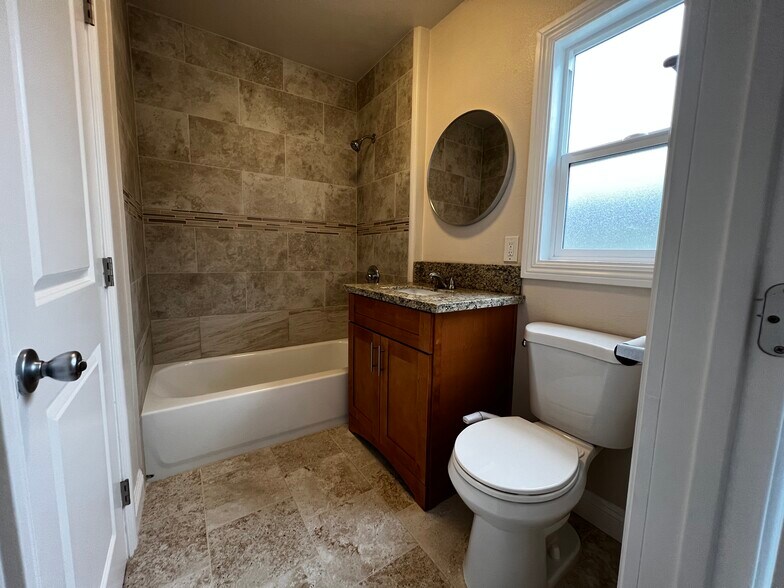 Building Photo - 378 S Vancouver Ave