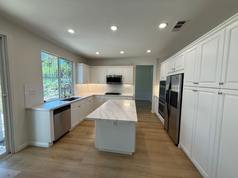 Building Photo - 32956 Rhine Ave