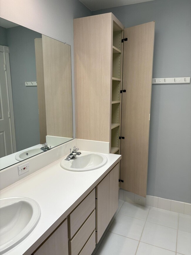 Building Photo - 10303 Chapman Oak Ct