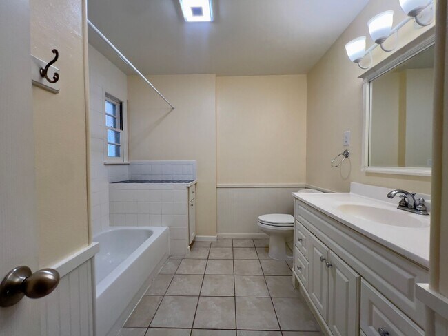 Building Photo - PRE-LEASING for June! Stunning Large 3 Bedroom Home!