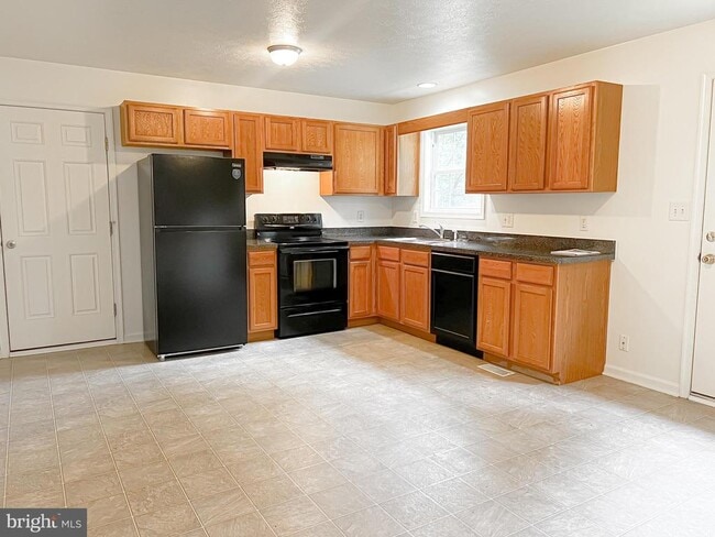 Building Photo - 104 Basin Dr