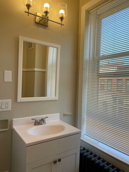 Building Photo - 417 Shelden Ave
