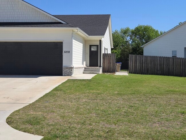 Building Photo - 5278 Pinecrest Ct N