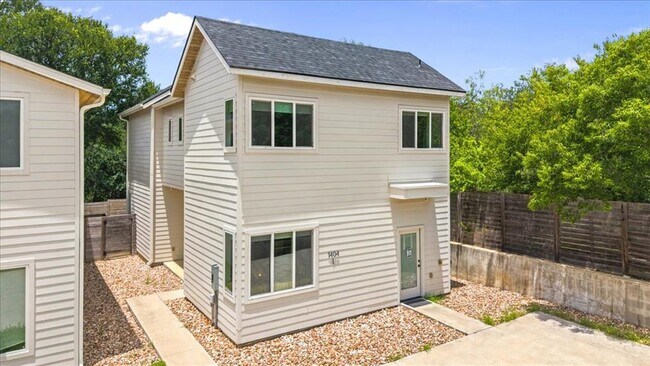 Building Photo - 1404 E M. Franklin Ave