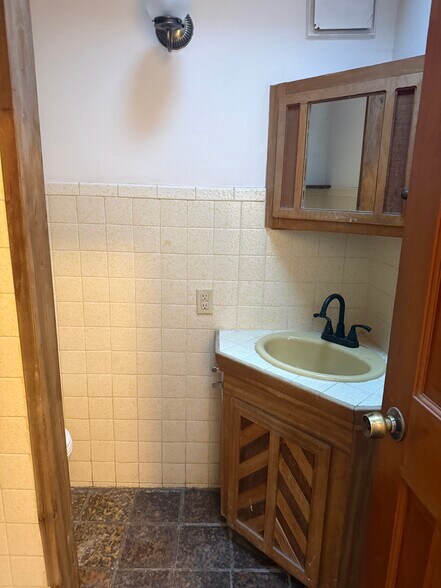 2nd Bathroom - 519 Camino Cabra