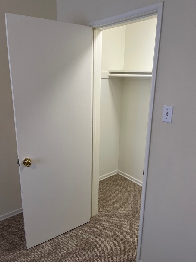 Lrg Bedroom Closet - 3181 S Barrington Ave