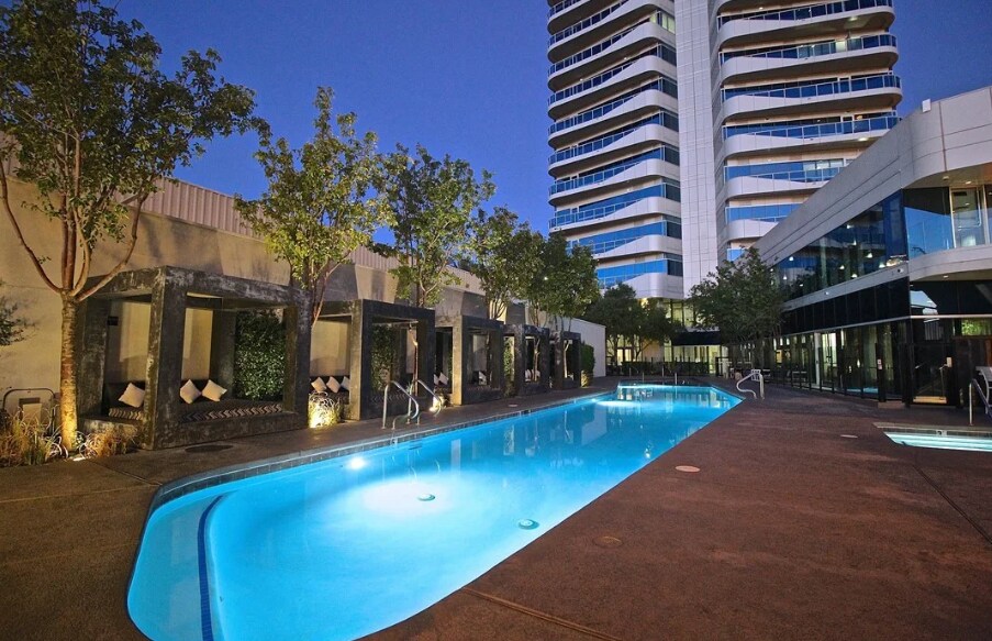 Building Photo - 4471 Dean Martin Dr