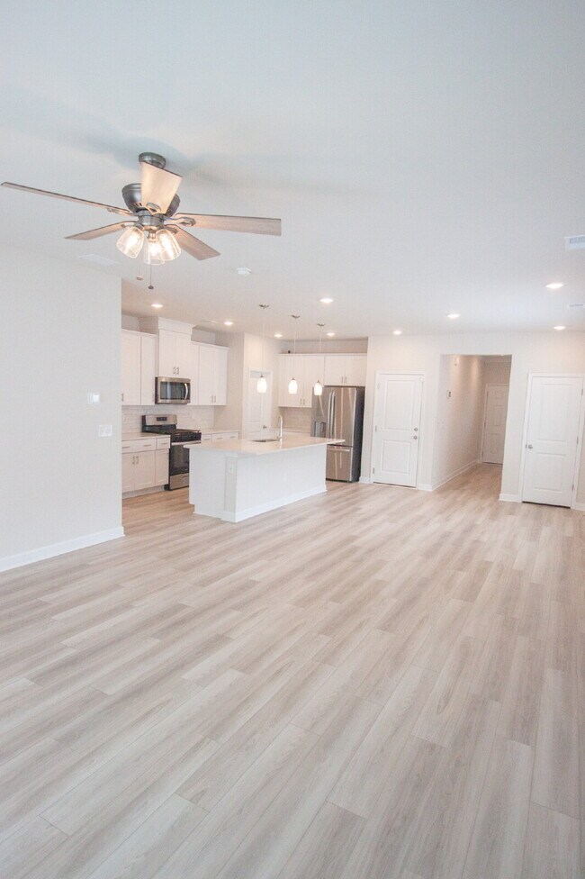 Building Photo - Fully Fenced 5bd SFH in Carolina Forest