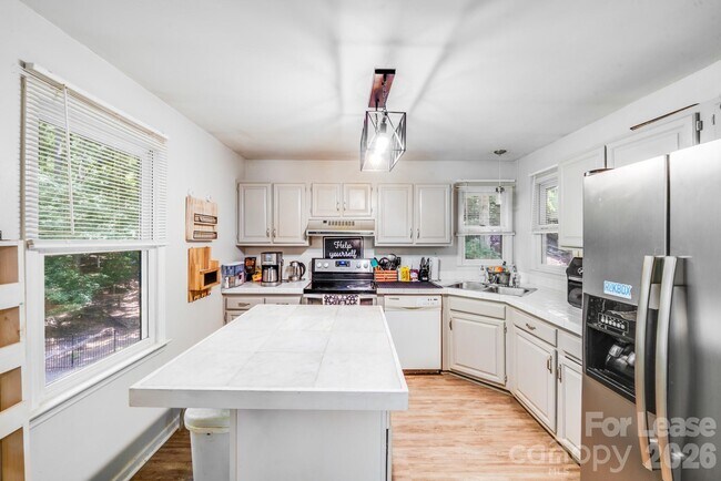 Building Photo - 2116 Bon Villa Way