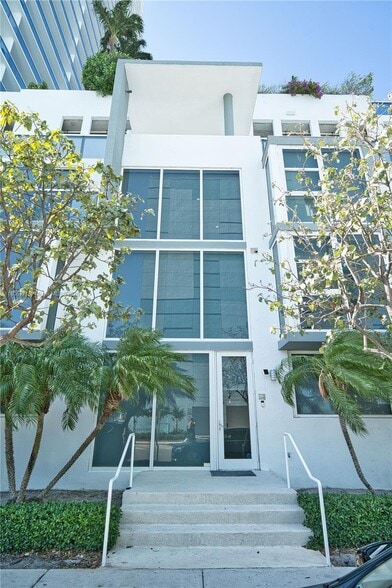Building Photo - 600 NE 27th St