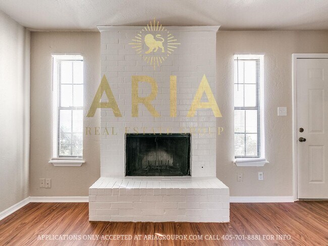 Building Photo - Spacious 2 Bed/1.5 Bath Townhouse in East ...