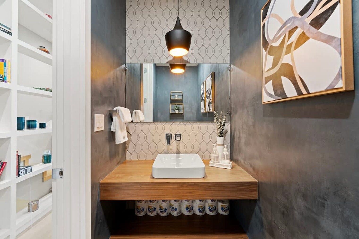 Building Photo - 1307 N Bell Ave