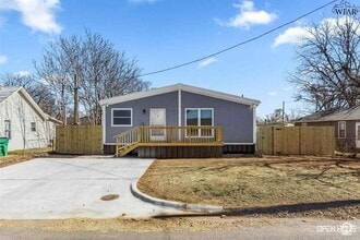 Building Photo - 110 S Preston Rd