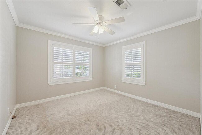 Building Photo - 1119 Grovewood Ln