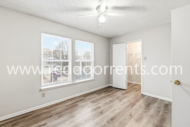 Building Photo - Modern Living in Greenfield