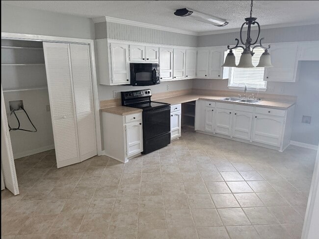 Building Photo - 107 Crystal Dr