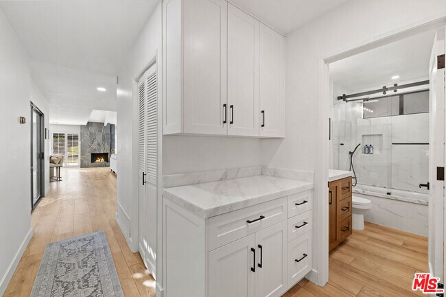 Building Photo - 72417 Rolling Knoll Dr