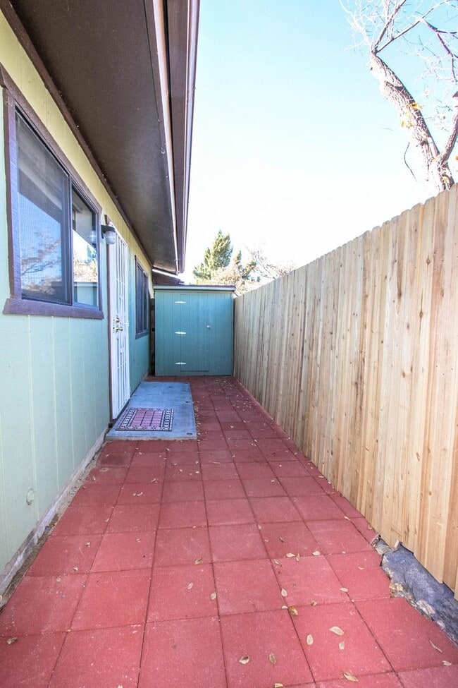 Building Photo - 635 Dameron Dr