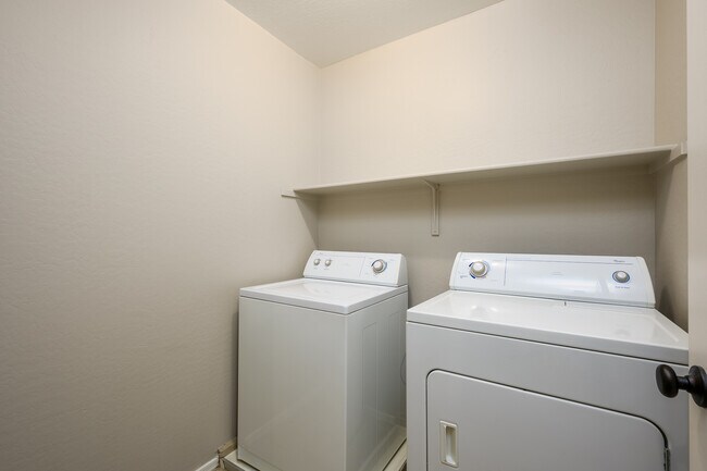 Upstairs Laundry Room - 1024 E Frye Rd