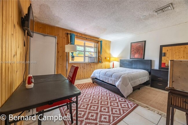 Building Photo - 129 SE 5th St