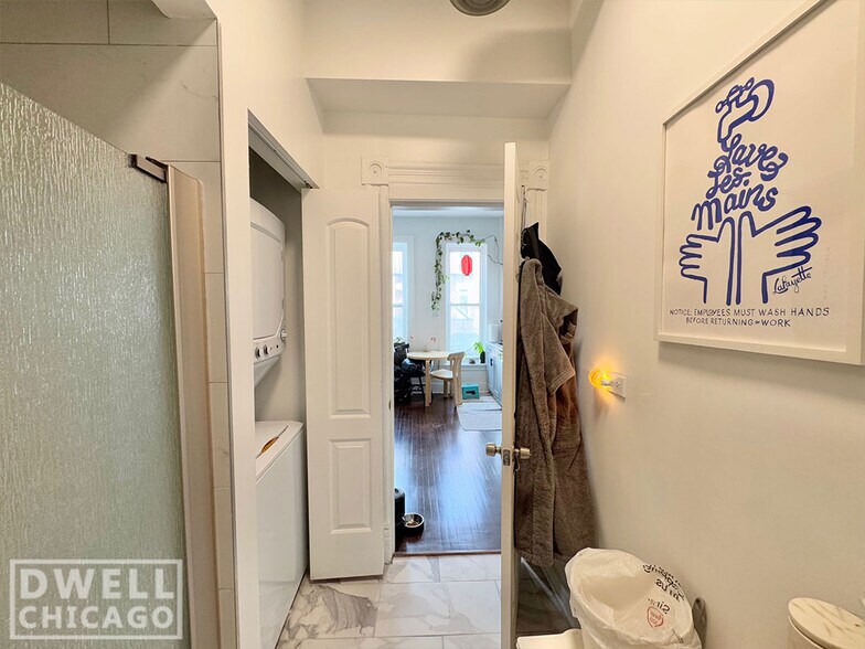 Building Photo - 1362 N Bosworth Ave