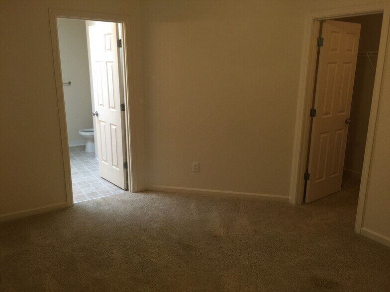 Upstairs - 7212 34th Ave NE