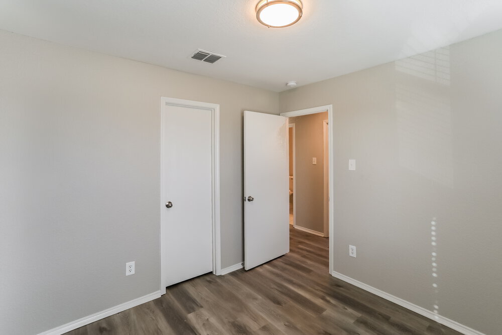 Building Photo - 6945 Meadow Way Ln