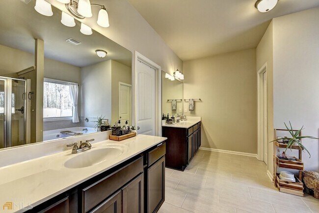 Building Photo - 2245 Black Pebble Cir