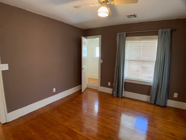 Building Photo - Move -in Special: Historical 4 Bedroom Nea...