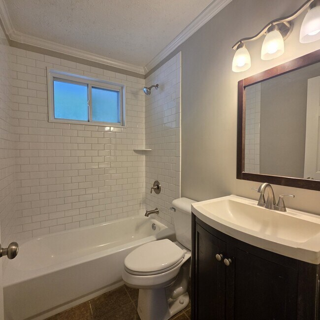 Building Photo - *Coming Soon!!*724 Winding Way Recently Renovated 4BR, 1 BA House in Union Township*
