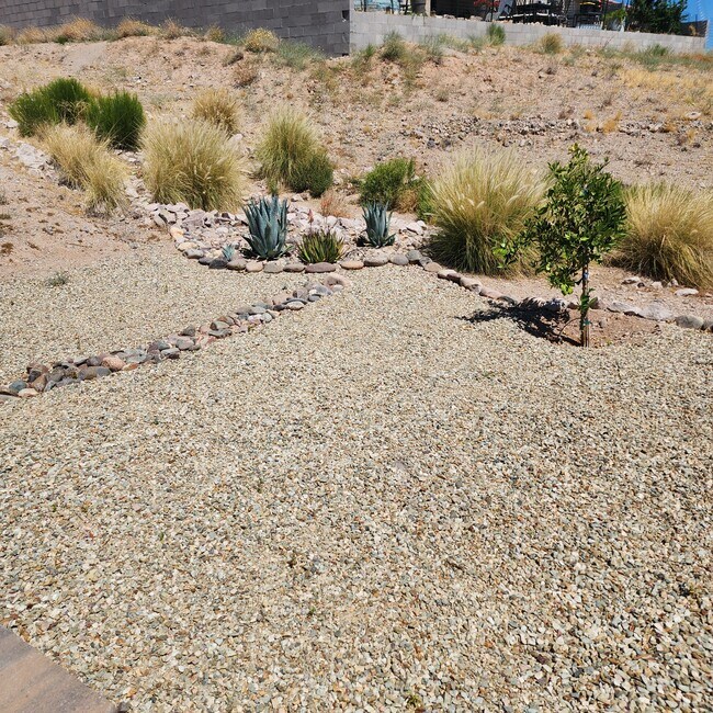 Building Photo - 70 W Cottonwood Ln