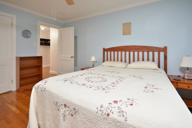 Building Photo - Furnished! Highly Desirable Trinity Park