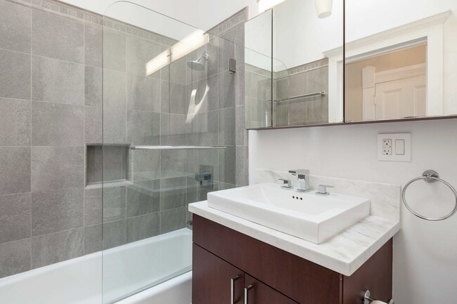 Building Photo - 2109 Bush St