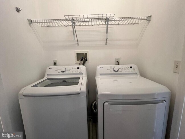 Building Photo - 422 Masterson Ct