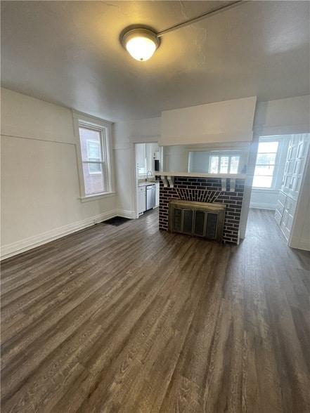 Building Photo - 136 S Spring Ave