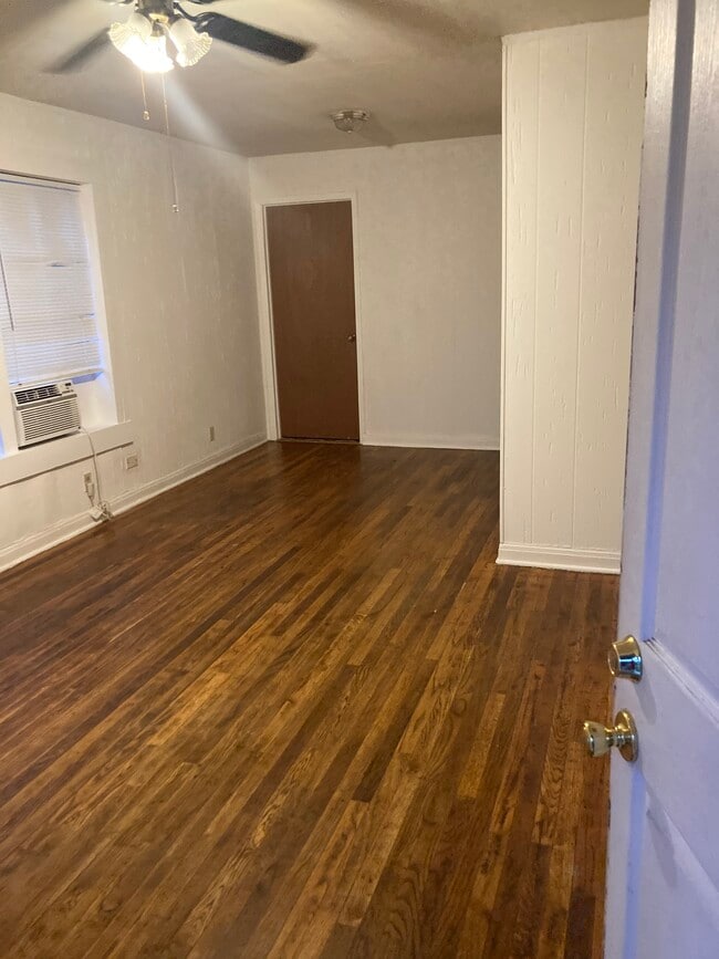 Building Photo - 525 Walton Ave