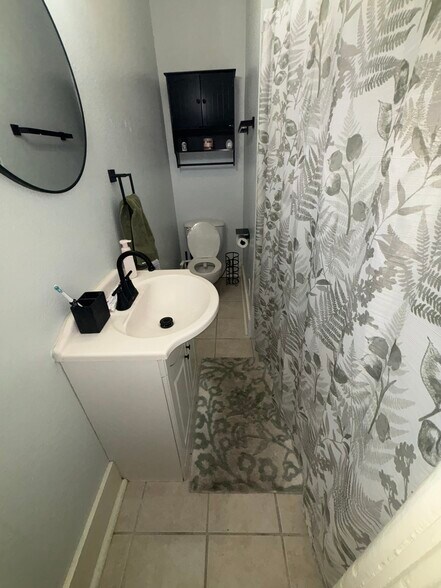 Building Photo - 2427 Peniston St