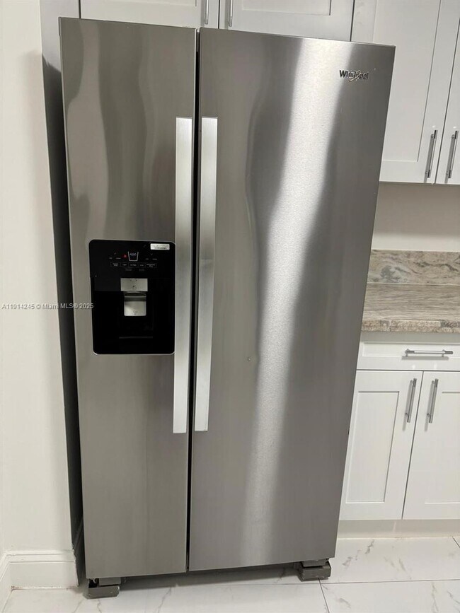 Building Photo - 18151 NE 31st Ct