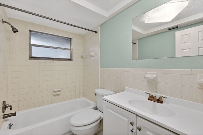 Building Photo - Beautiful 2 Bedroom, 2 Bathroom, 1 Car Garage home for rent.