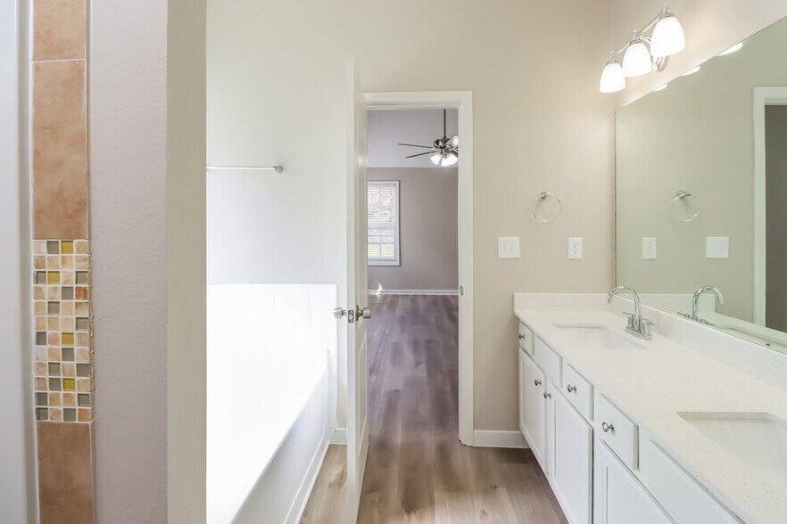 Building Photo - 215 Gilliam Ct