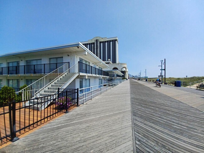 Building Photo - 3501 Boardwalk