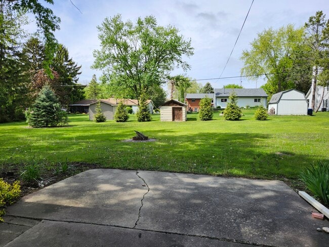 Building Photo - 6618 South Dr