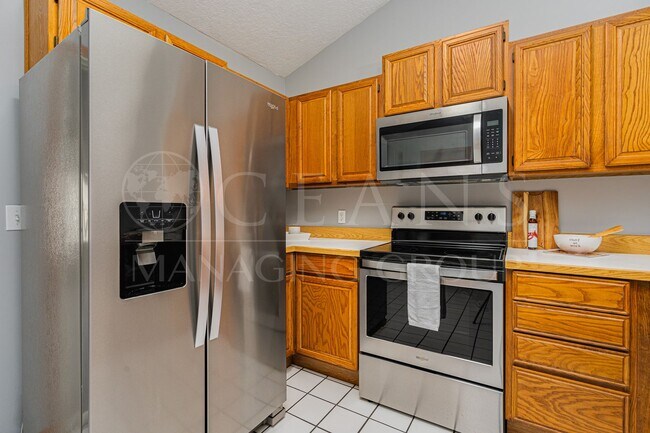 Building Photo - TOWNHOMES WEST, PORT ORANGE!