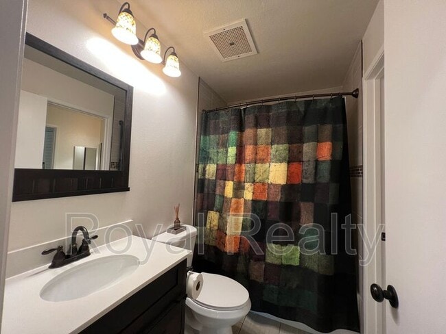 Building Photo - 140 Uwapo Rd