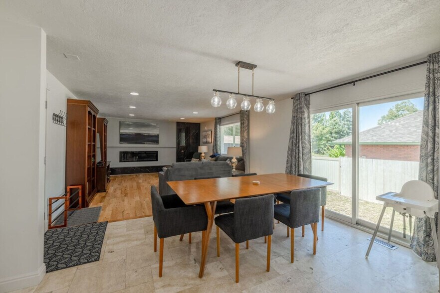 Building Photo - 9164 Coppercreek Cir